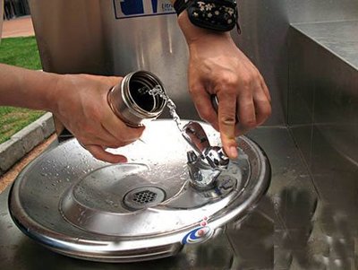 民生 || 采用反渗透过滤技术！点点滴滴暖民心，直饮水亮相苏州吴江街头